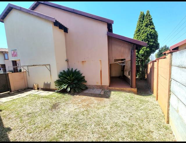 2 BEDROOM TOWNHOUSE FOR SALE IN LIEFDE EN VREDE